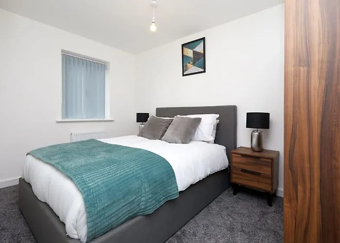 Beautiful Brand New 3 Bedroom City Centre House With Garden