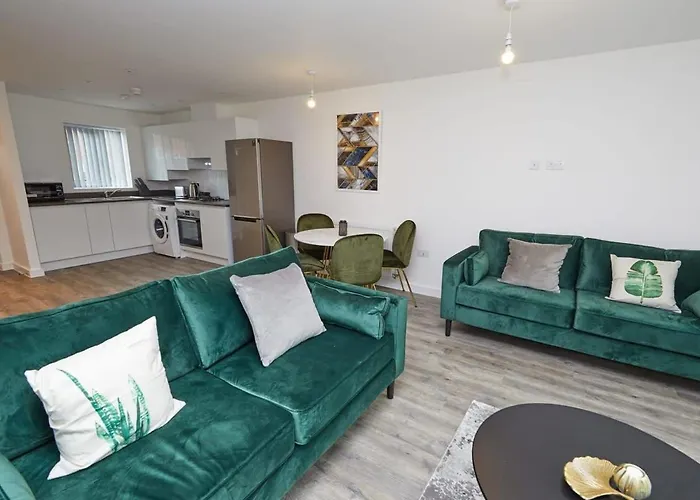 Beautiful Brand New 3 Bedroom City Centre House With Garden