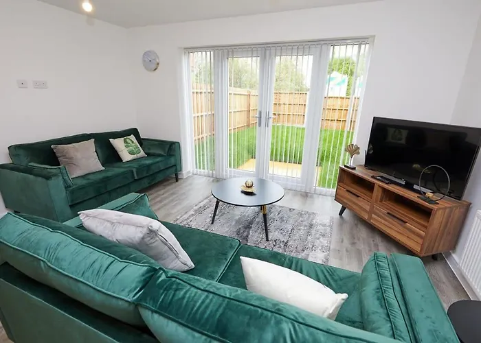 Beautiful Brand New 3 Bedroom City Centre House With Garden