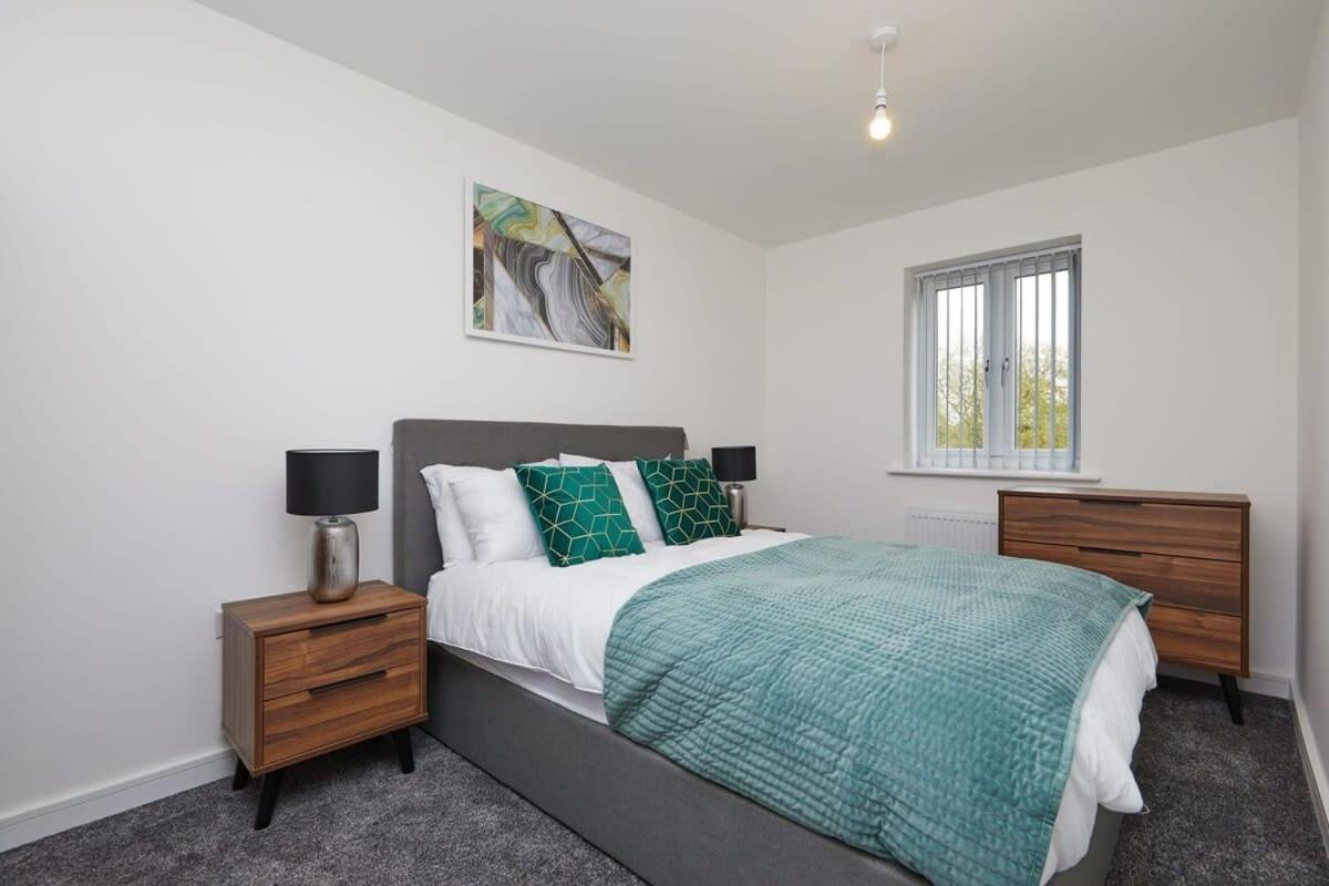 Beautiful Brand New 3 Bedroom Centre House With Garden Derby